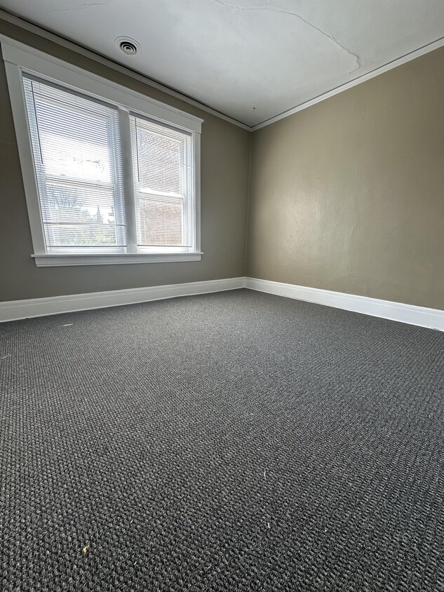 Foto principal - 204 E Howard St