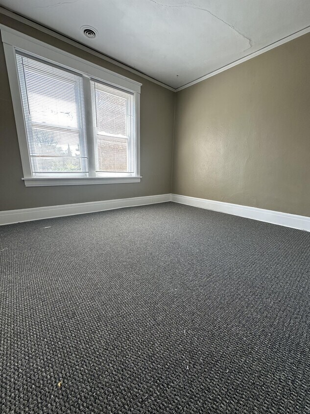 Primary Photo - 204 E Howard St