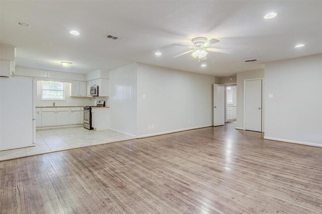 Building Photo - 8710 Greiner Dr