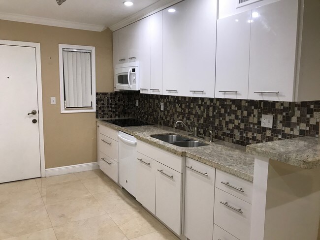 KITCHEN - 1900 W 54th St