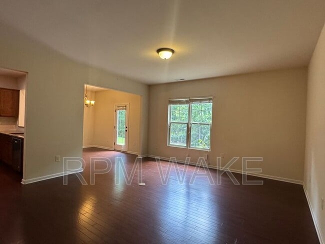 Building Photo - 2108 Chipley Dr