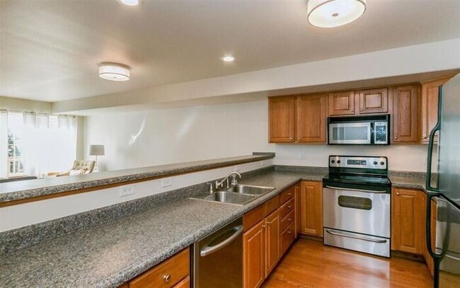 Foto del edificio - $1,975 | 3 Bedroom, 2.5 Bathroom Town Home | Pet Friendly* | Available for an August 1st, 2026 Mo...