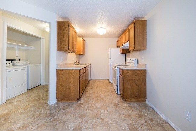 Building Photo - 2 Bedroom 1.5 bath in Forest Grove