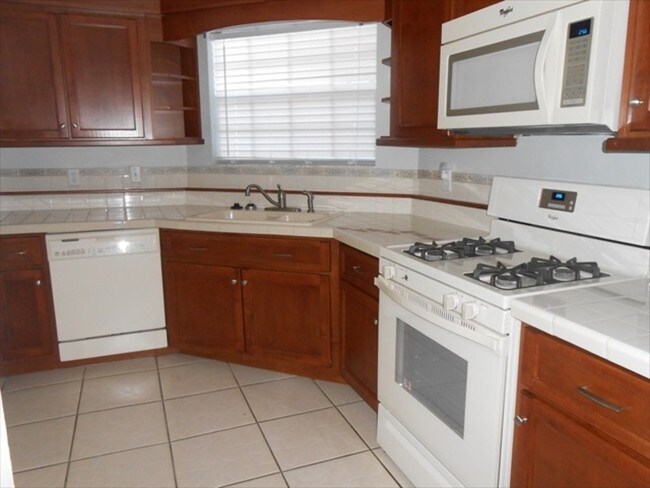 Building Photo - 1405 Cricket Ct