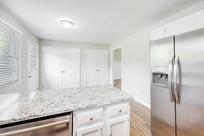 Building Photo - 106 Redondo Ct S