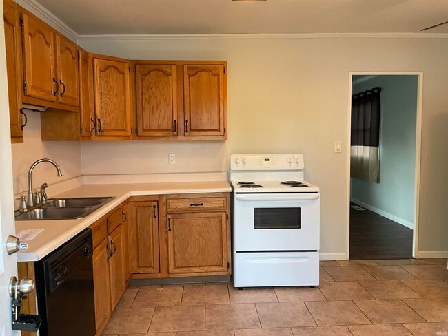Building Photo - 3406 Three Oaks Dr