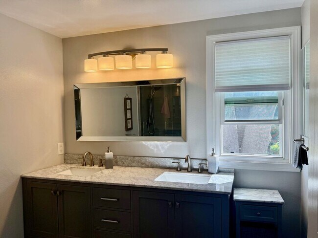 Foto del edificio - 1742 Fisk Ct