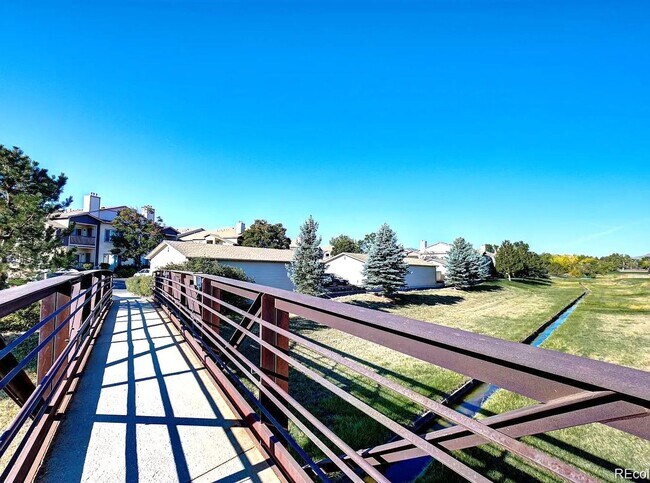 Foto del edificio - Great Littleton Condominium with Garage