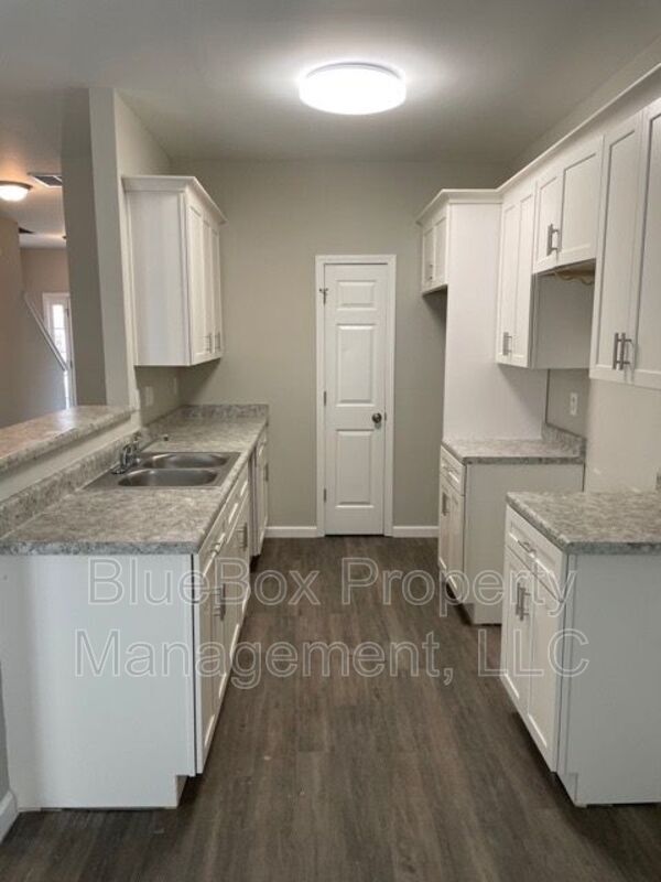 Building Photo - 285 Brookview Dr