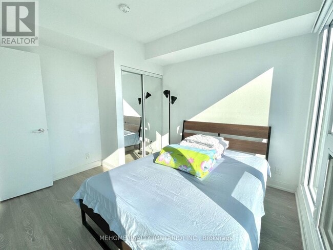 Building Photo - 181 Dundas St E