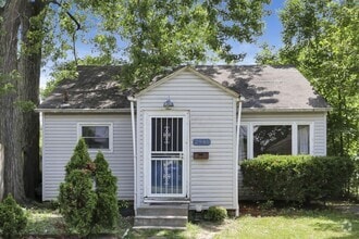 Building Photo - 2940 Hiawatha St