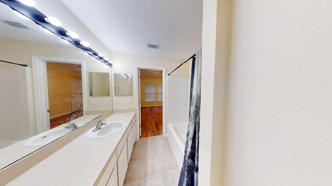 Foto del edificio - 3541 Twisted Tree Ln