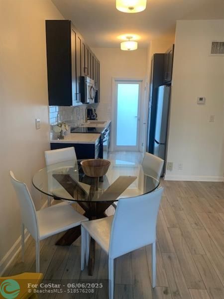 Foto del edificio - 3250 NE 28th St