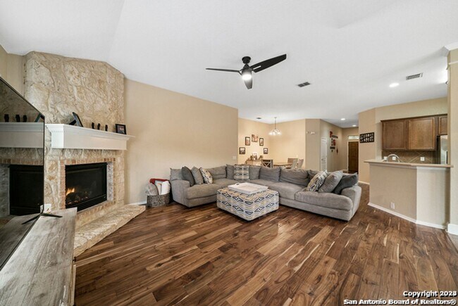 Foto del edificio - 3 Bedroom/2 Bath Lakeside At Canyon Springs Subdivision