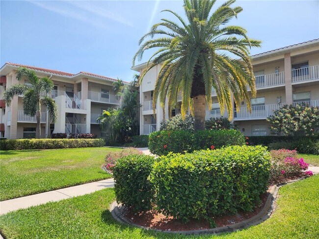 Foto del edificio - 6503 Stone River Rd