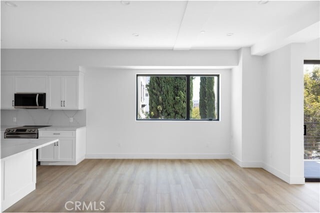 Building Photo - 4827 Oakwood Ave