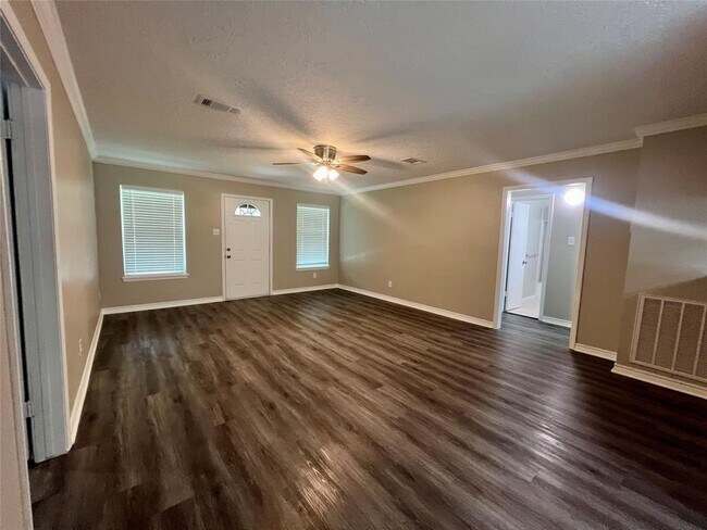Building Photo - 17 N Linnwood Dr