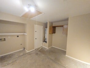 Building Photo - 11130 Thunderhaven Dr