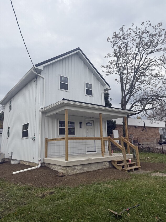 Primary Photo - 14 Evans St