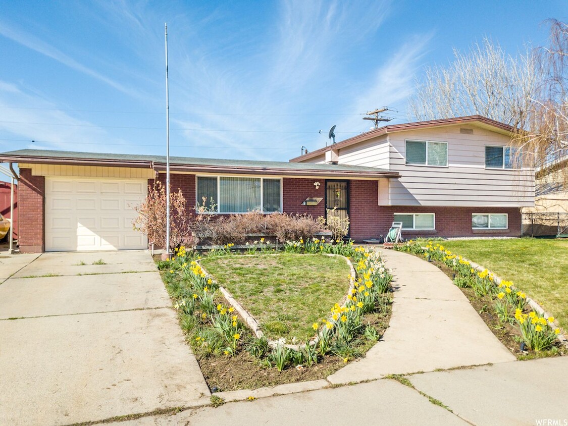 Primary Photo - Charming 3 bedroom Orem in Home