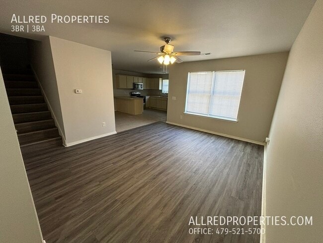 Building Photo - 954 N Daisy Ln