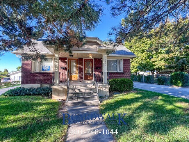 Building Photo - 2247 E Lambourne Ave