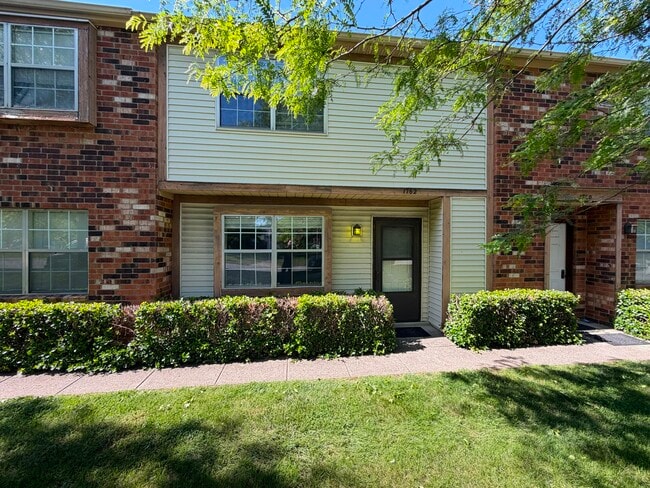 Building Photo - 1762 Queensbridge Dr