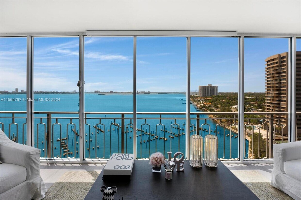 Primary Photo - 11111 Biscayne Blvd