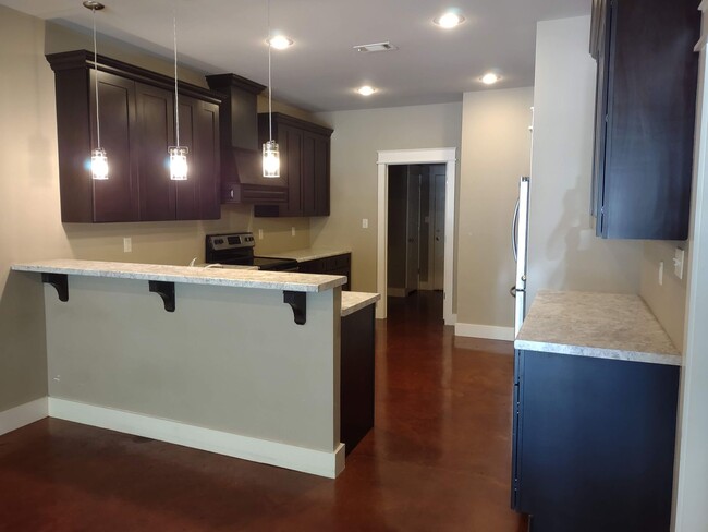 Building Photo - 208 S. Walnut St Unit 1&amp;2