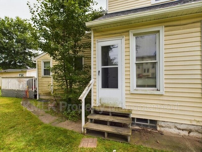 Building Photo - 665 Kling St