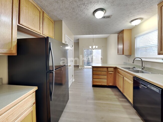 Foto del edificio - 7794 Birch Creek Dr