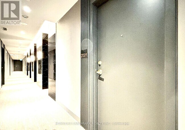 Photo du bâtiment - 898 Portage Pkwy