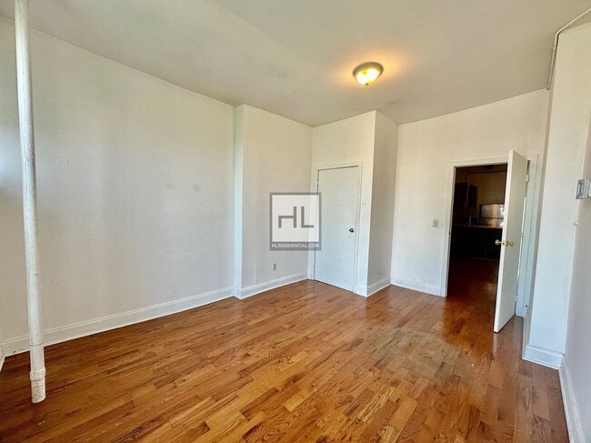 Building Photo - Spacious Bushwick 2-Bed 1-Bath / Great Loc...