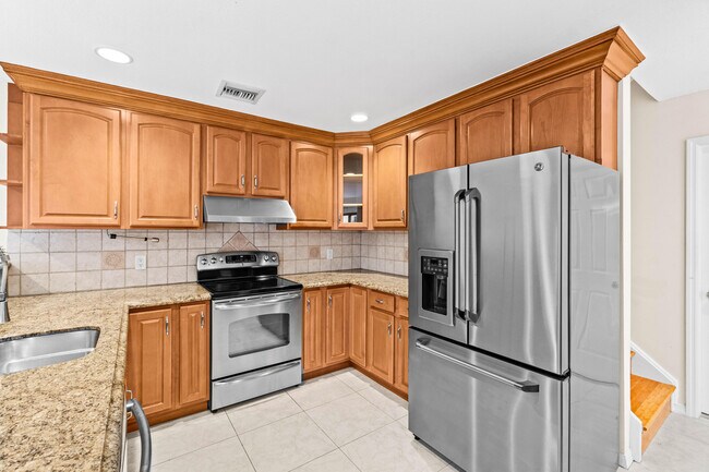 Foto del edificio - 5465 Monterey Cir