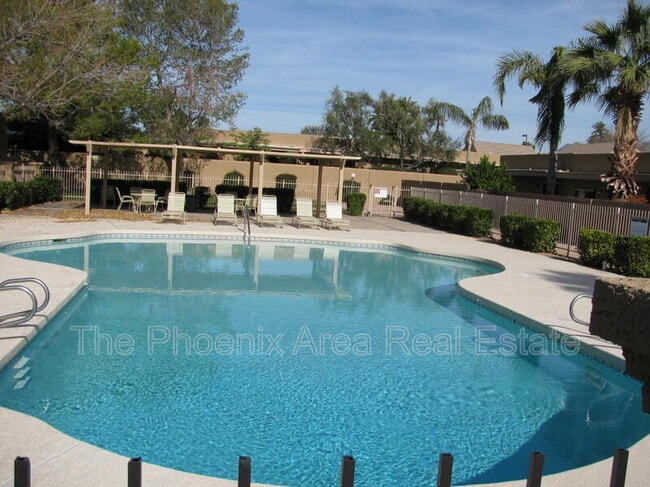 Building Photo - 9128 E Gelding Dr