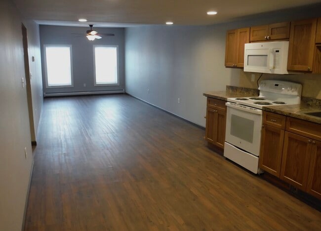 Building Photo - 128 Glen St