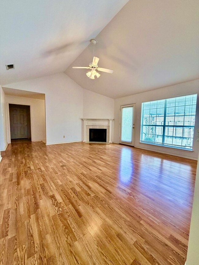 Building Photo - 219 Oak Hill Dr