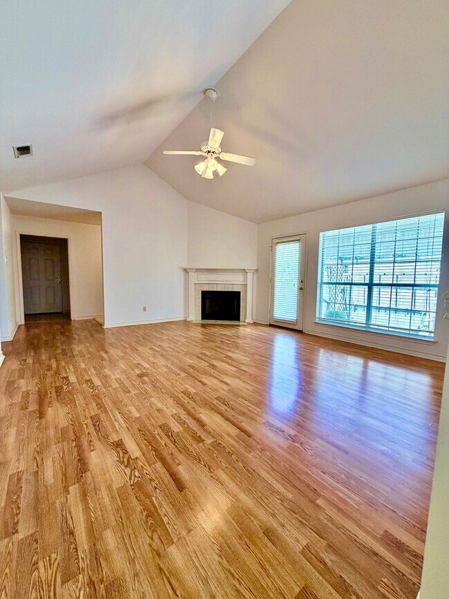 Foto del edificio - 219 Oak Hill Dr