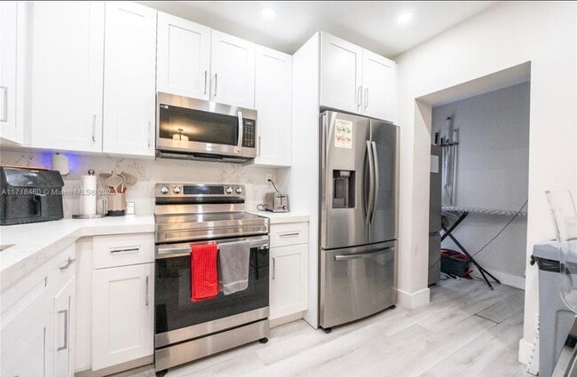 Foto del edificio - 240 SW 71st Ave