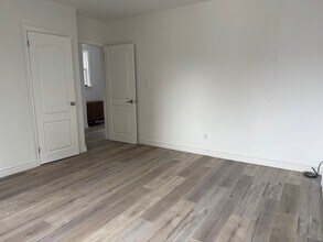 Building Photo - 86 Fern Av