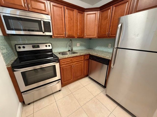 Building Photo - 2255 NE 51st St