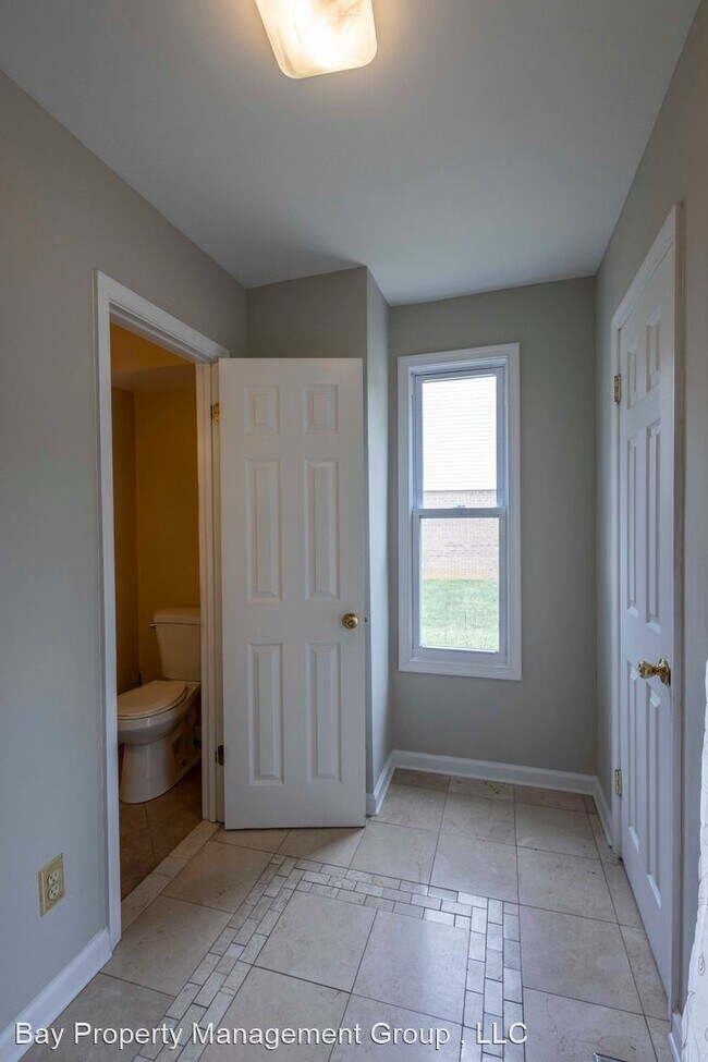 Building Photo - 3 br, 3.5 bath House - 9966 Shoshone Way