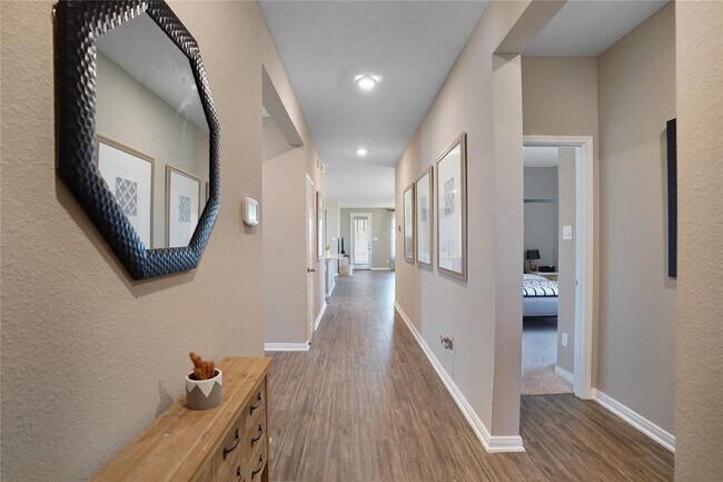 Building Photo - 2210 Thunderbolt Peak Dr