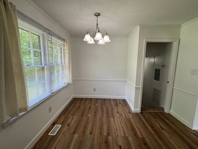 Foto del edificio - Move in Ready!