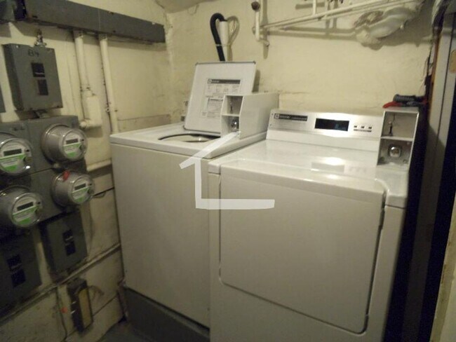 Building Photo - Affordable Student Friendly 1-bed ONLY HAL...