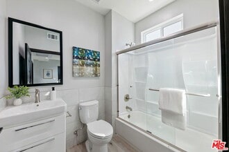 Building Photo - 15106 Roxford St