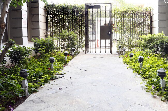 Patio - The Arwyn Manor