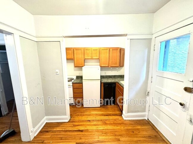 Building Photo - 1055 W Dakin St
