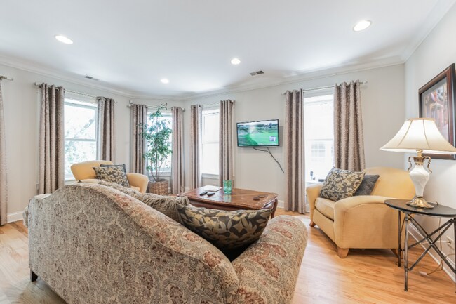 Foto del edificio - 2033 W Jarvis Ave