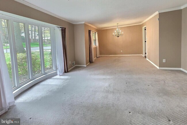Building Photo - 220 Emerald Hill Dr